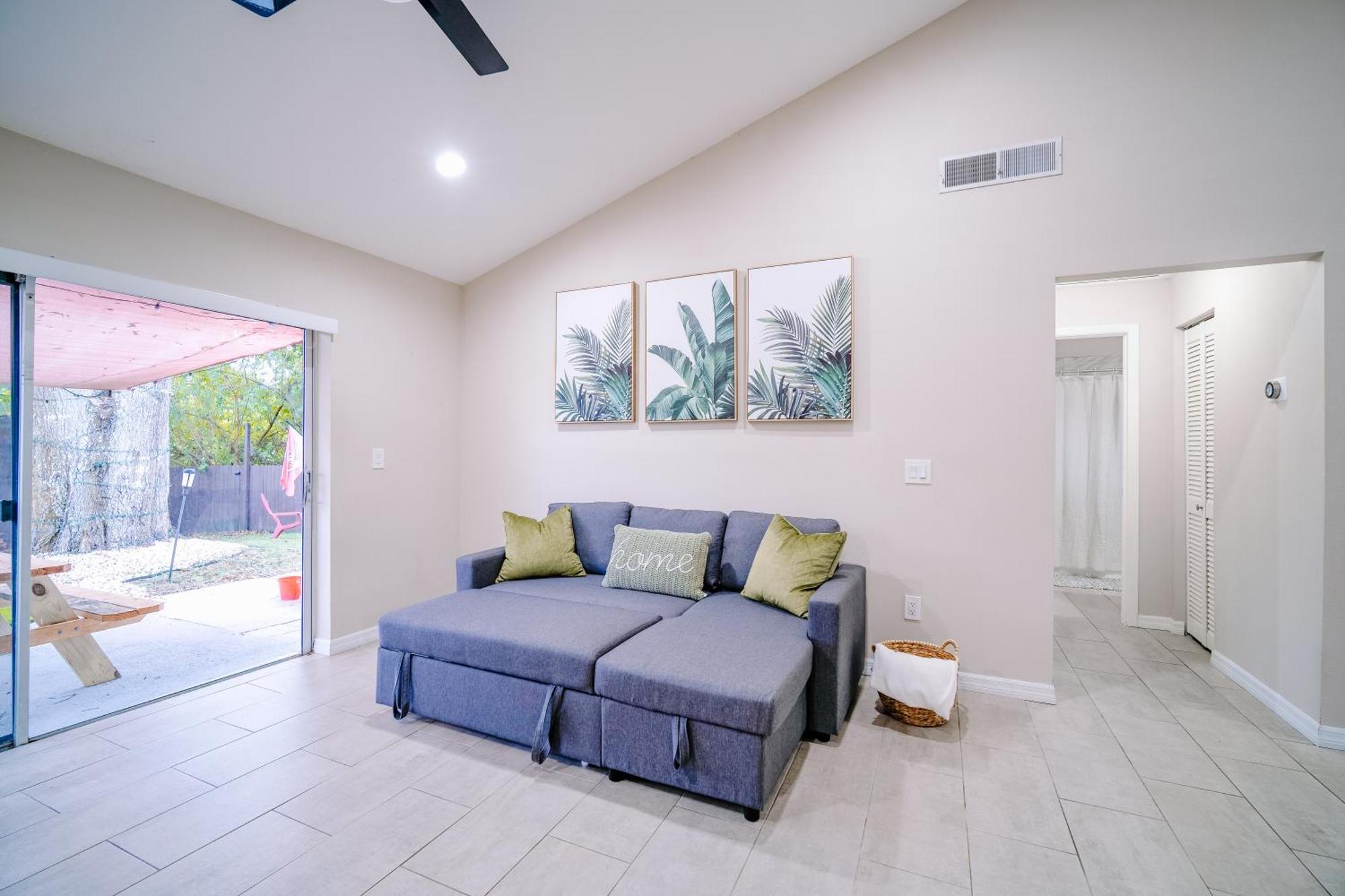Charm Retreat Modern Haven In Great Location Villa Lutz Exterior photo