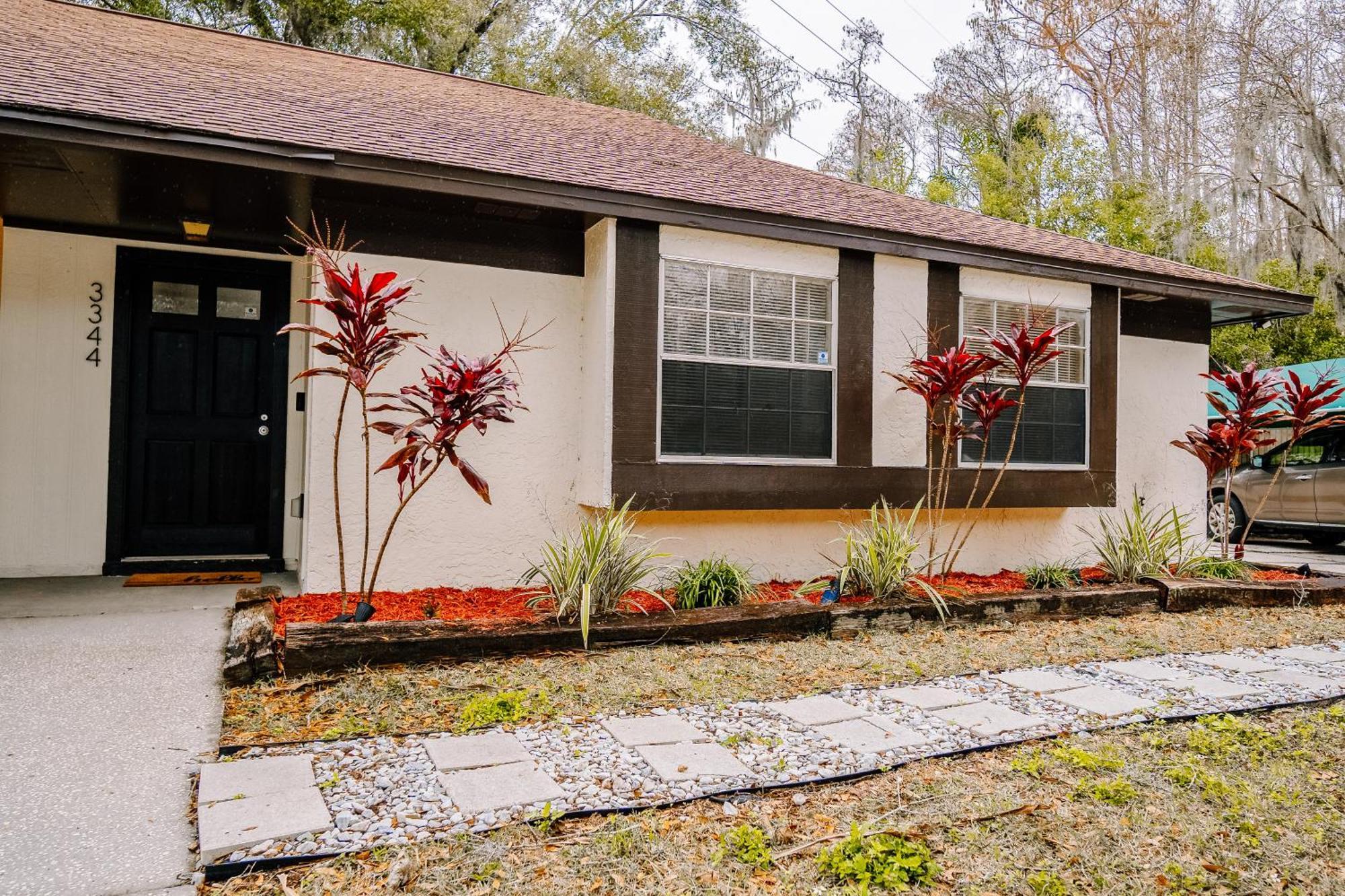 Charm Retreat Modern Haven In Great Location Villa Lutz Exterior photo